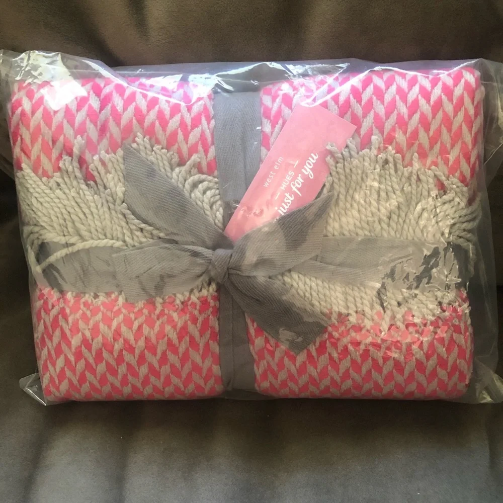 NWT West Elm PINK Arrow Jacquard Throw